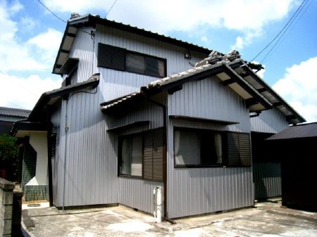 外壁の色あせ・雨漏りの心配もなくなりました。|ふすま・障子・網戸・畳・リフォーム　和紙屋  ～かずしや～　本部